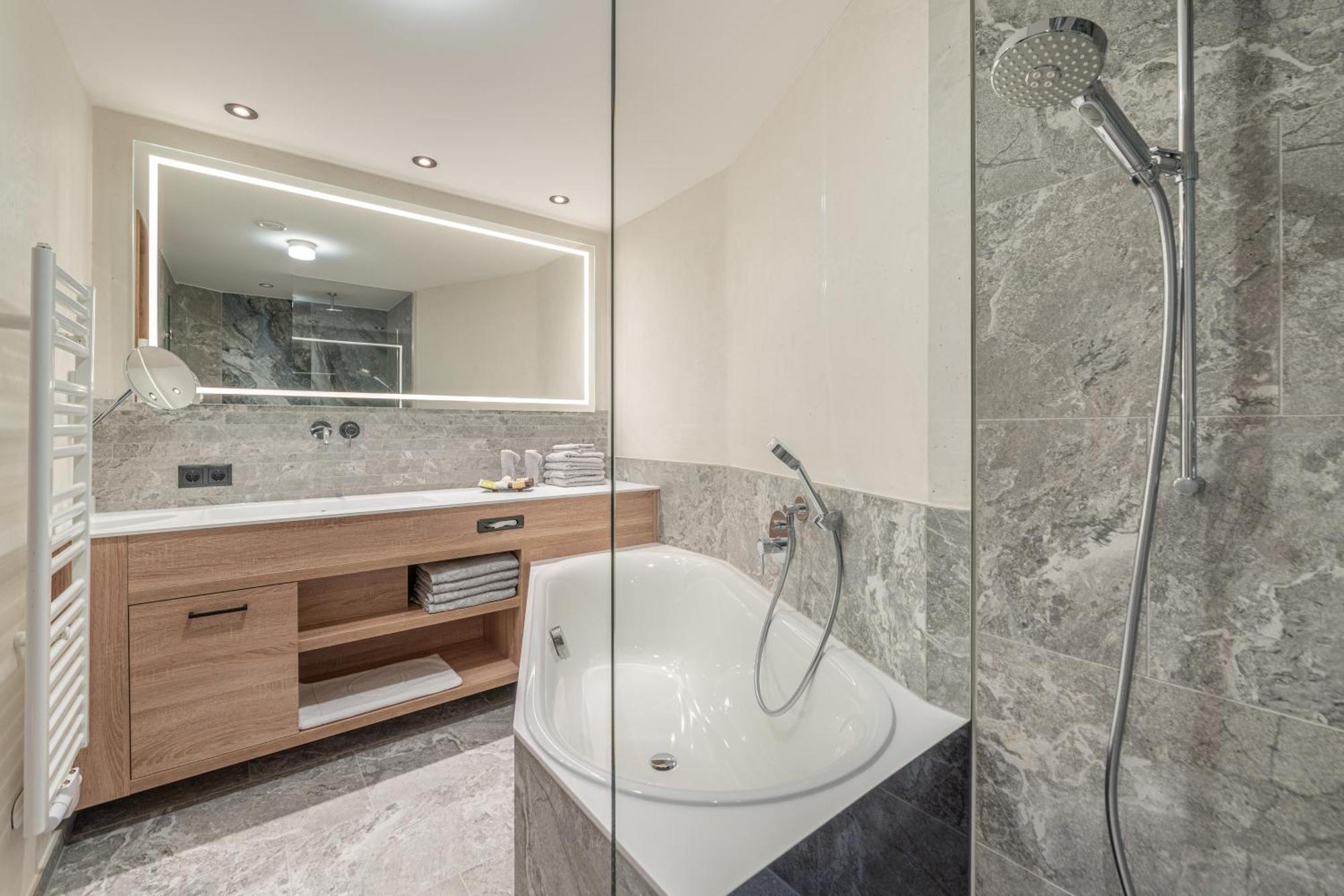 Hotel Wiesental โอเบอร์กัวร์เกิล ภายนอก รูปภาพ